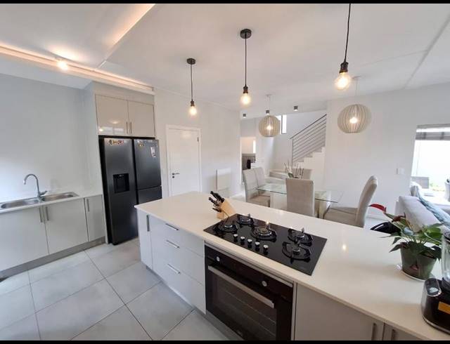 3 BEDROOM TOWNHOUSE FOR SALE IN FERNDALE